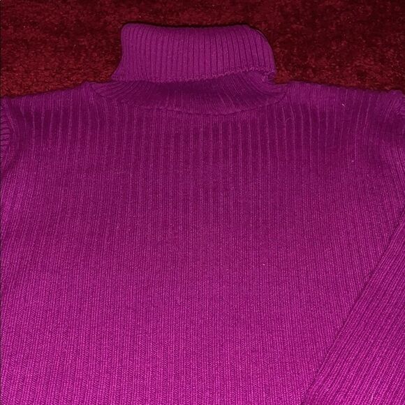 Turtle neck size medium  - Picture 2 of 6